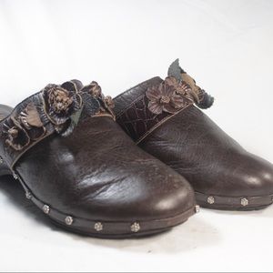 Brighton brown clogs